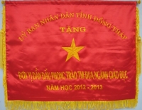 Trường Tiểu học Kim Đồng được tặng cờ thi đua của UBND Tỉnh Đồng Tháp
