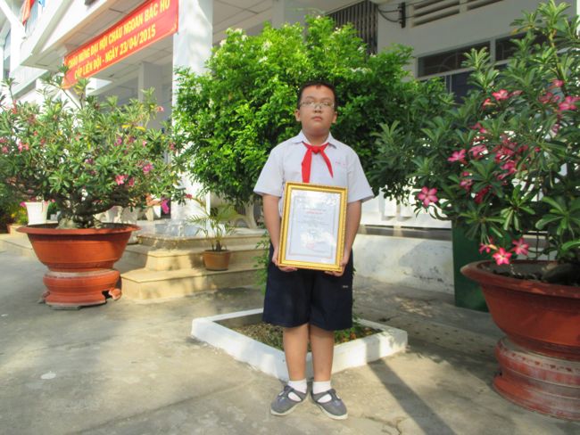 Em Trần Hữu Đức đạt giải Khuyến khích cuộc thi Olympic “Tài năng tiếng Anh” dành cho học sinh phổ thông, năm học 2014-2015.