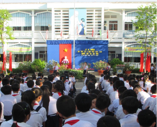 Lễ ra trường cho học sinh lớp Năm, niên khóa 2010-2015